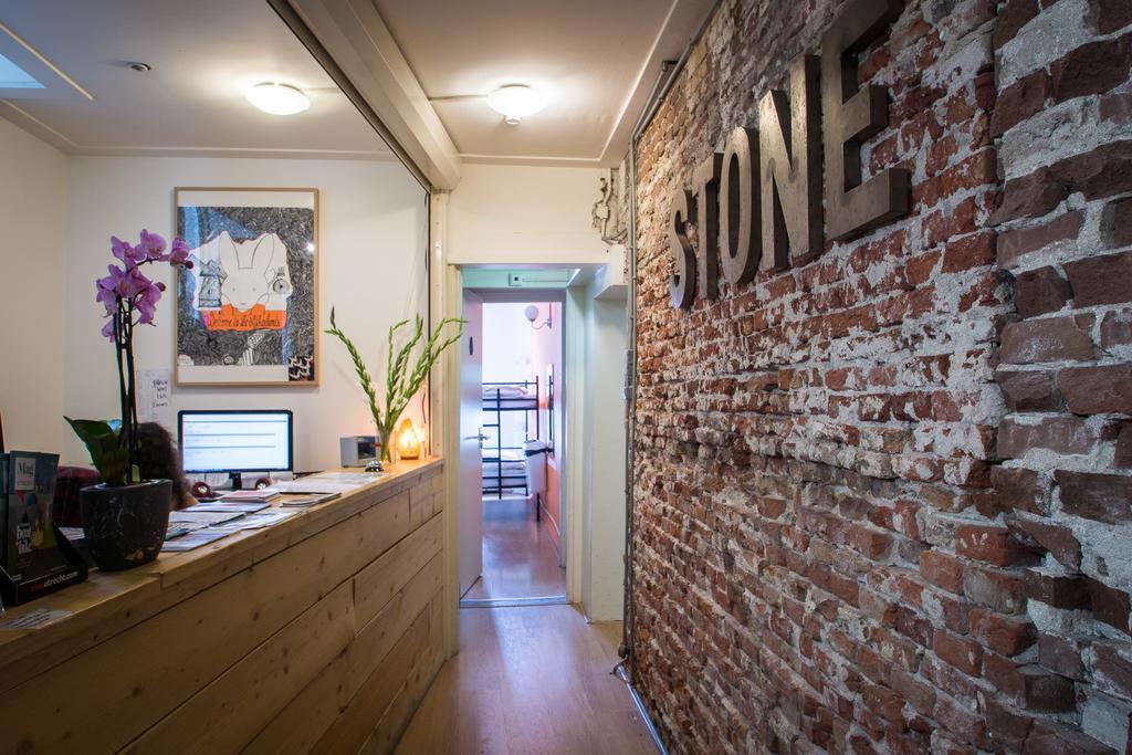Stone Hotel & Hostel Утрехт Екстериор снимка