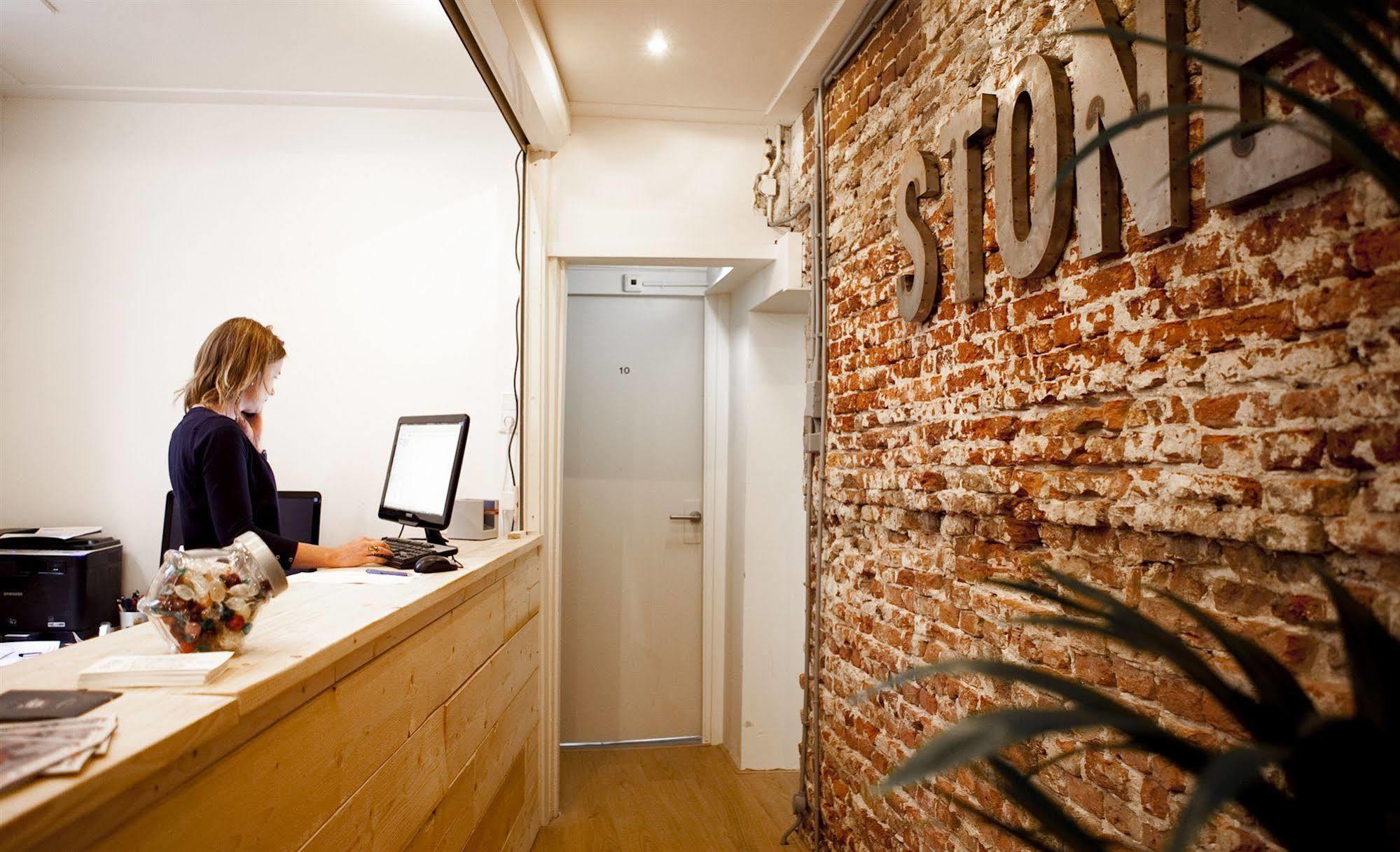 Stone Hotel & Hostel Утрехт Екстериор снимка